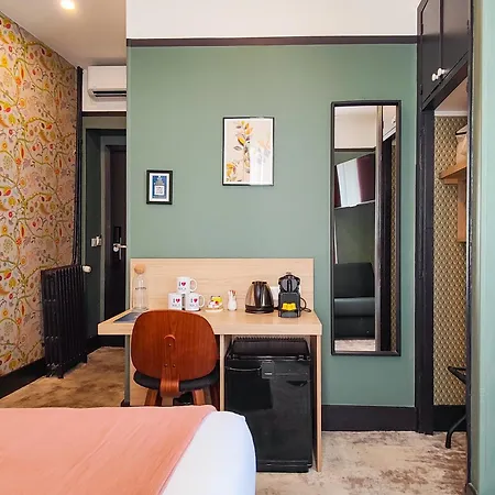 Hotell De France, Un Ammi