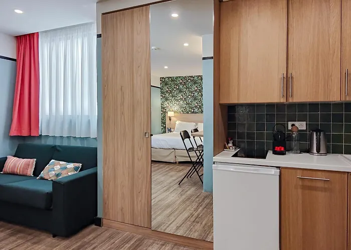 De France, Un Ammi Otel