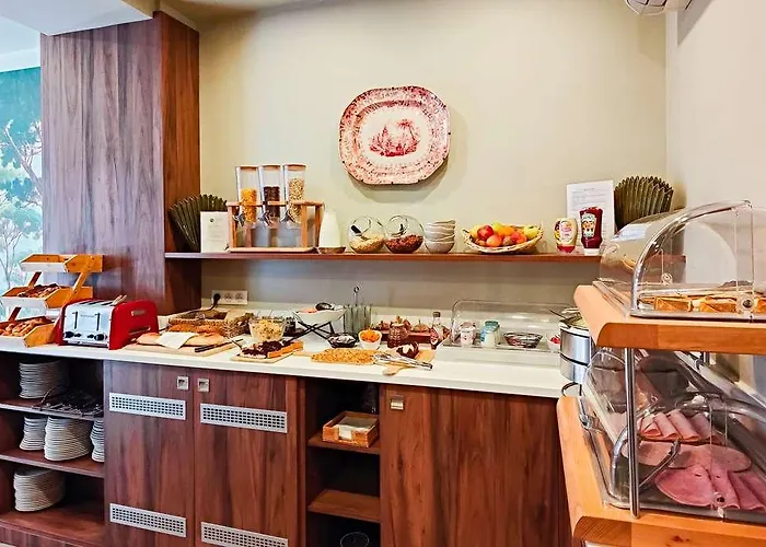 Otel De France, Un Ammi