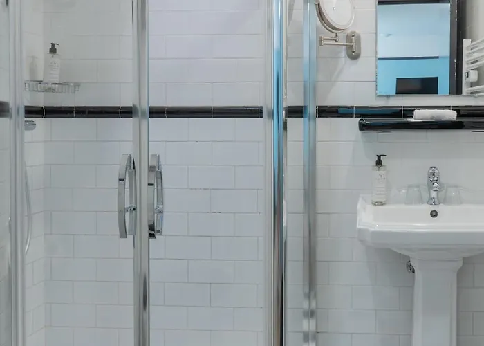 Otel De France, Un Ammi 3*