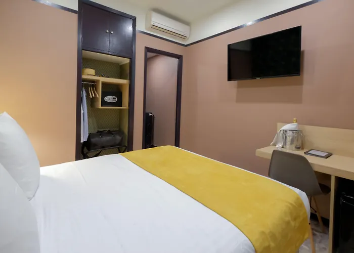 Otel De France, Un Ammi