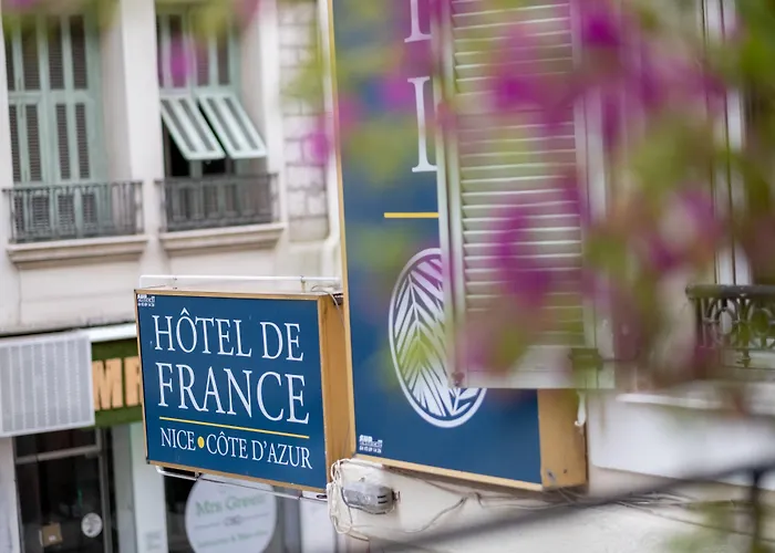 De France, Un Ammi Otel