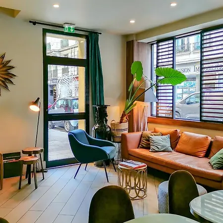 De France, Un Ammi Hotell