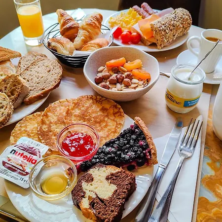 Hotell De France, Un Ammi