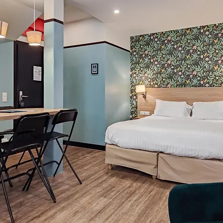De France, Un Ammi Hotell
