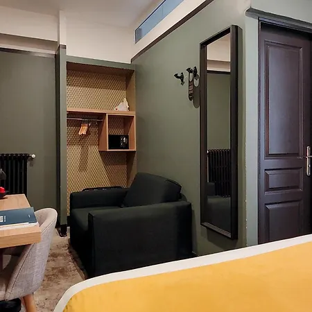 De France, Un Ammi Hotell