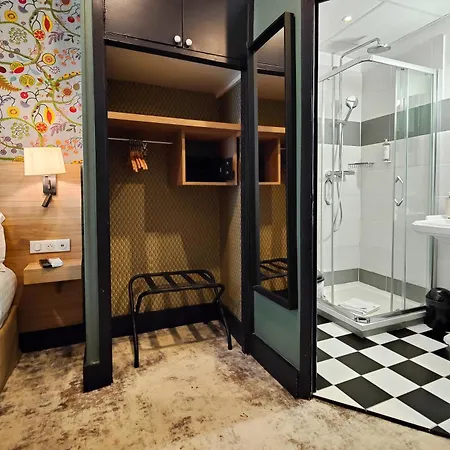 De France, Un Ammi Hotell