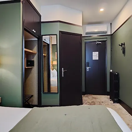 De France, Un Ammi Hotell
